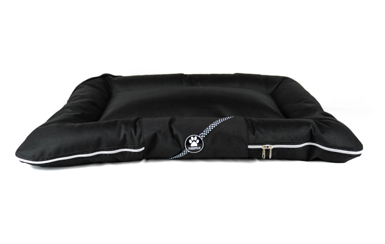 Almohadón desmontable y lavable – cómodo, resistente y antidesgarro. Con cierre para fácil limpieza y disponible en talles S, M y L, pensado para brindar el mejor descanso a tu perro