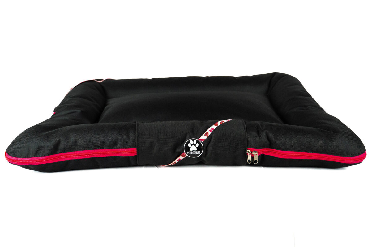 Almohadón desmontable y lavable – cómodo, resistente y antidesgarro. Con cierre para fácil limpieza y disponible en talles S, M y L, pensado para brindar el mejor descanso a tu perro